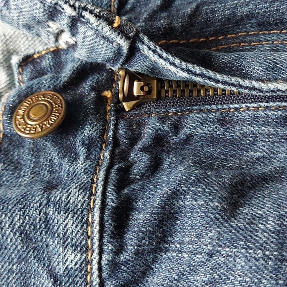 Abercrombie and Fitch - Picture 7 of 15